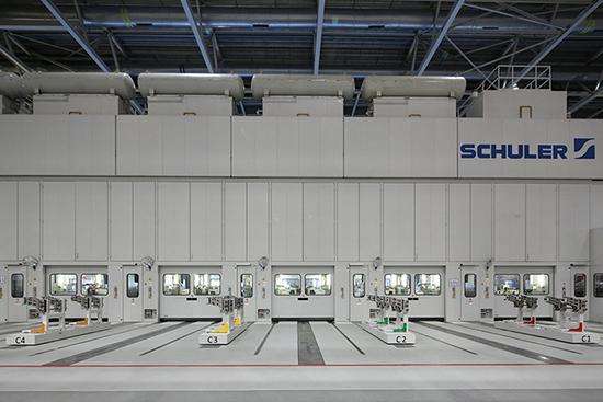 BJL平台集团-引进草莓新品种农户打开致富路